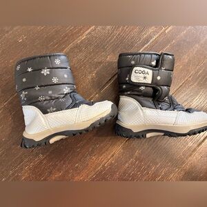 Kids Snow Boots - Black and White